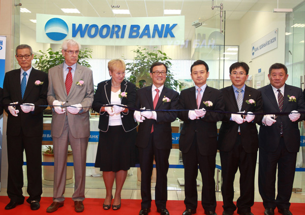 우리은행, 아시아계 은행 최초로 상트-페테르부르크지점 개설 바로가기